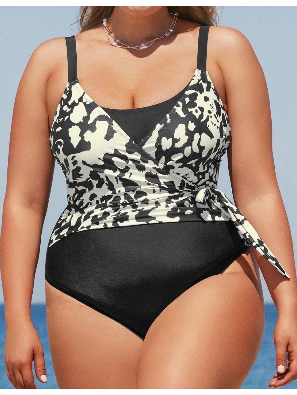 Cupshe Plus Size Women's One-Piece Swimsuit Black and White 2XL Slimming Casual